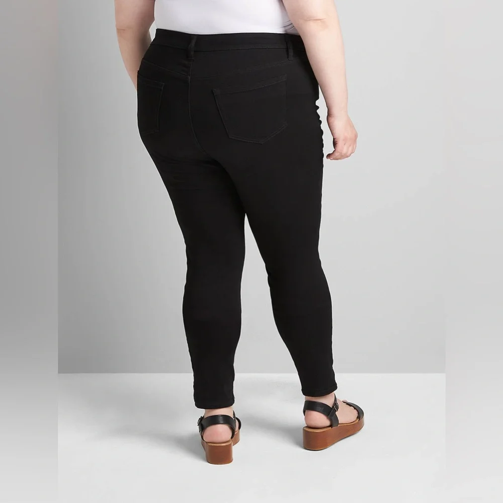 NWT Lane Bryant Straight Fit High-Rise Sateen Skinny Jean, Size 20, Black